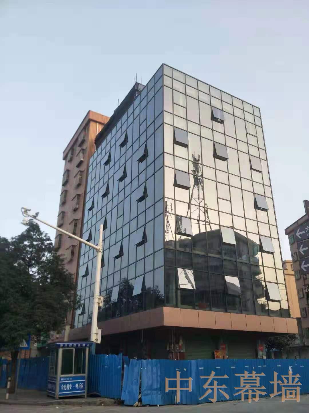 為什么建筑師喜歡在建筑外立面設(shè)計用玻璃幕墻立面？【中東幕墻】