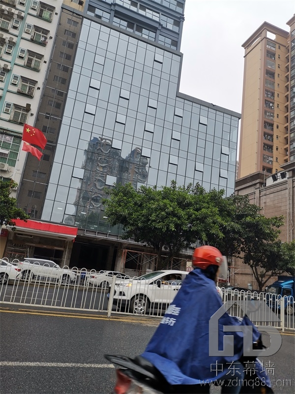 做玻璃幕墻多少錢一平方？